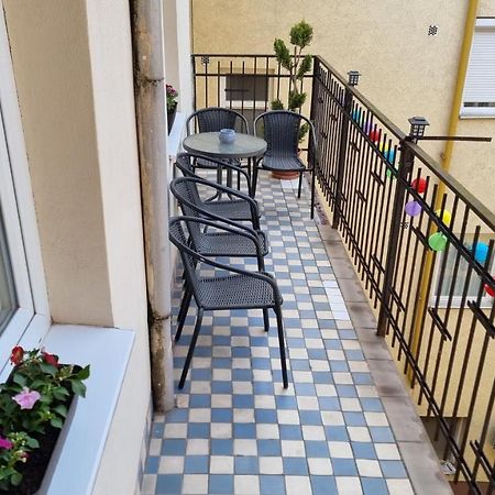Vintage Apartman In City Center Miskolc Esterno foto