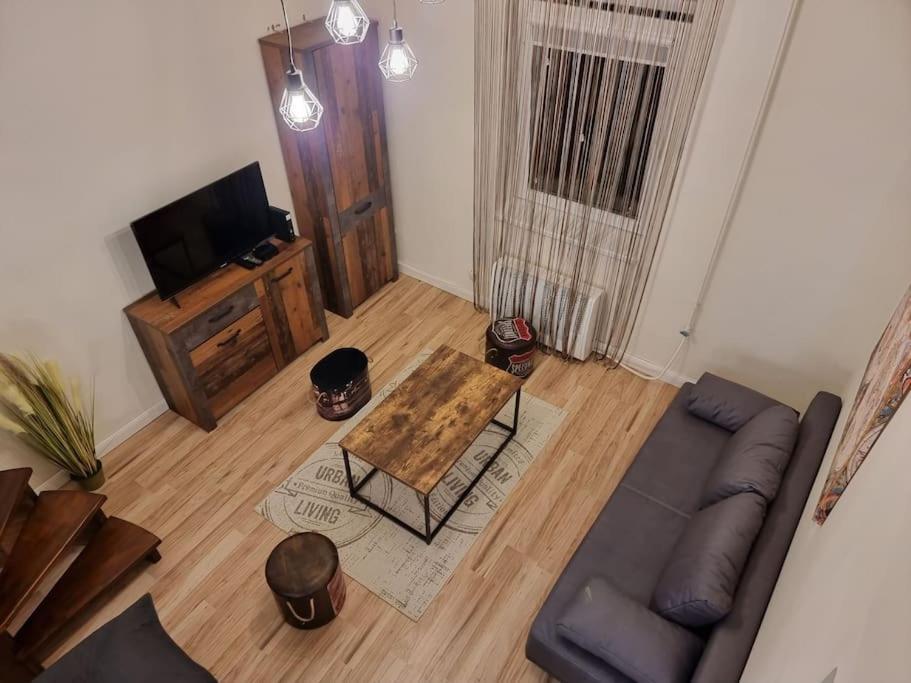 Vintage Apartman In City Center Miskolc Esterno foto