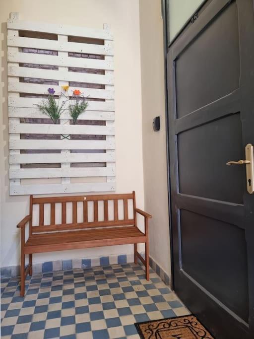 Vintage Apartman In City Center Miskolc Esterno foto