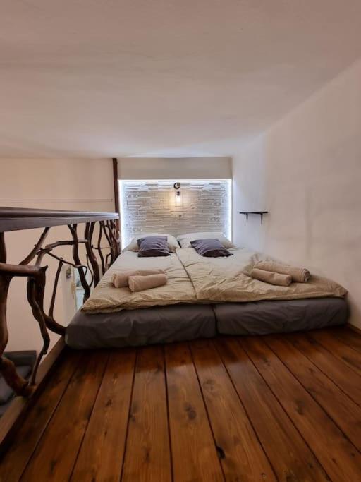 Vintage Apartman In City Center Miskolc Esterno foto
