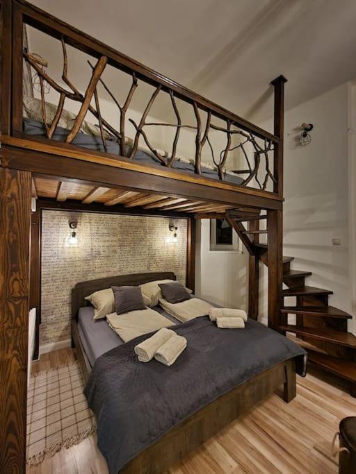 Vintage Apartman In City Center Miskolc Esterno foto