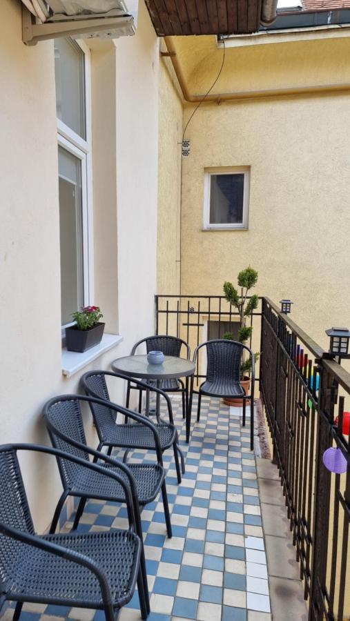 Vintage Apartman In City Center Miskolc Esterno foto
